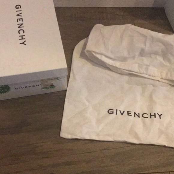 Vintage Givenchy T-strap - Picture 4 of 4